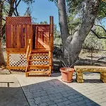Pet Friendly Mariposa Retreat With Spacious Patio!