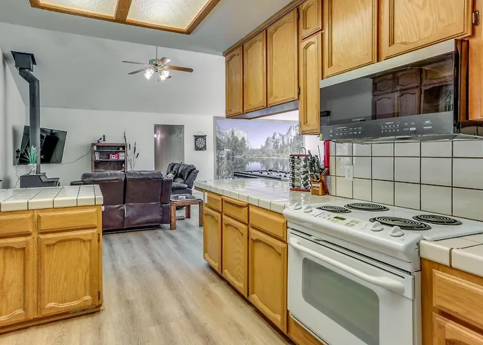 Pet Friendly Mariposa Retreat With Spacious Patio!